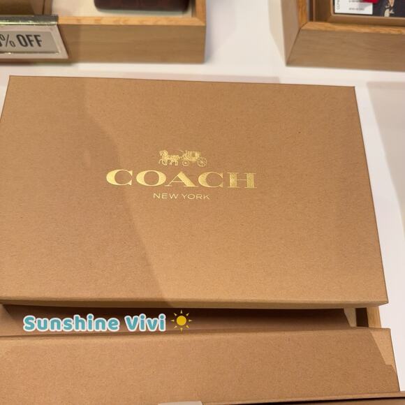 NWT COACH CF464 Boxed Long Zip Around Wallet Signature Leather Heart Charm Strap - Picture 3 of 6